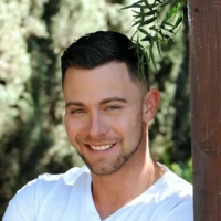 Сет Гэмбл Seth Gamble